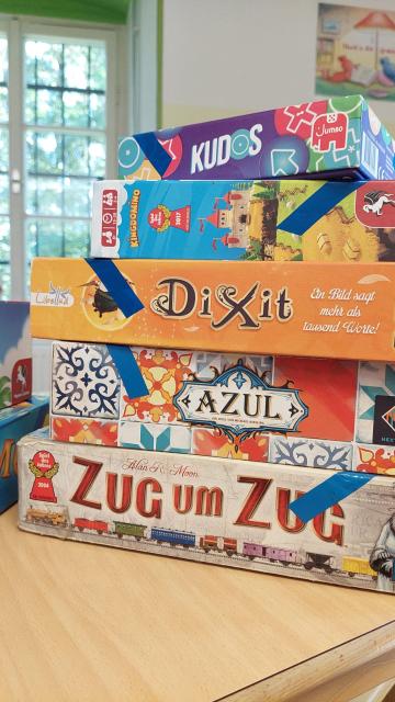 Stadt-Land-Spielt in der Bibliothek Dobl-Zwaring