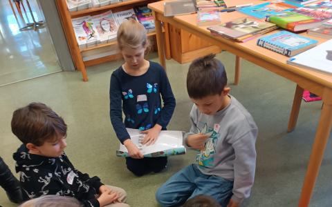 Kinder bei der Projektarbeit